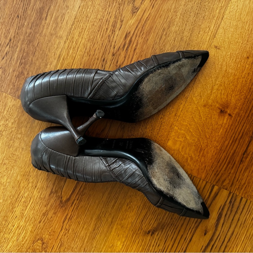 Prada Pleated Vero Cuoio Pointed Toe Pumps Size 37 Gray Brown - Picture 6 of 8